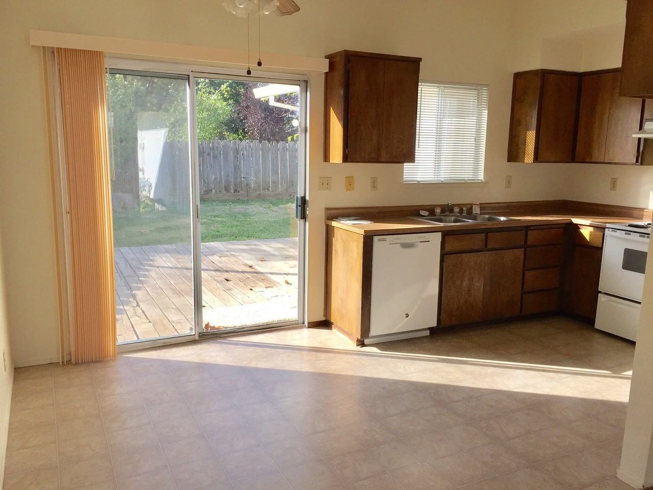 2739 Ceres Ave - Photo 4 of 10