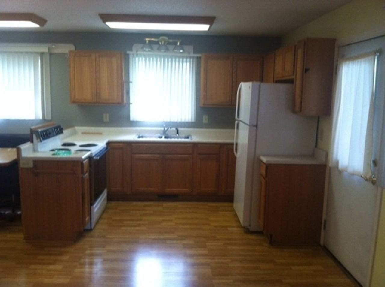 921 W 20th Street - Photo 2 of 24