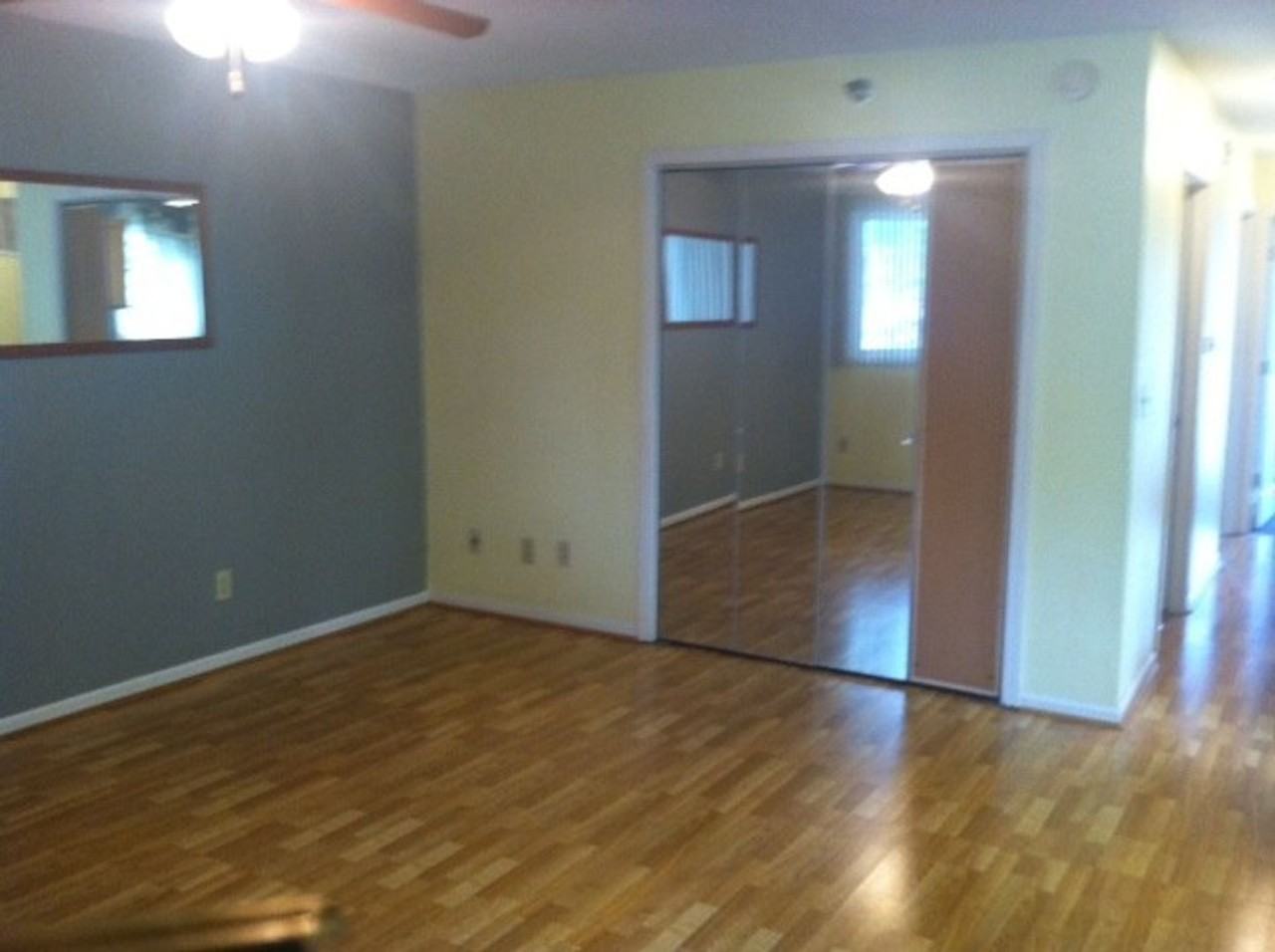 921 W 20th Street - Photo 3 of 24