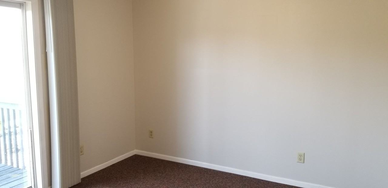 921 W 20th Street - Photo 4 of 24