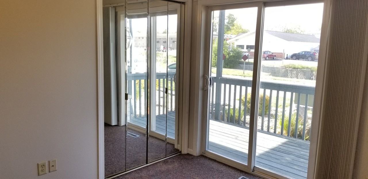 921 W 20th Street - Photo 5 of 24