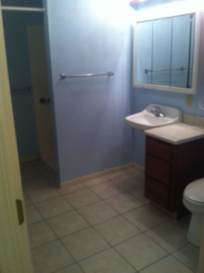 921 W 20th Street - Photo 6 of 24