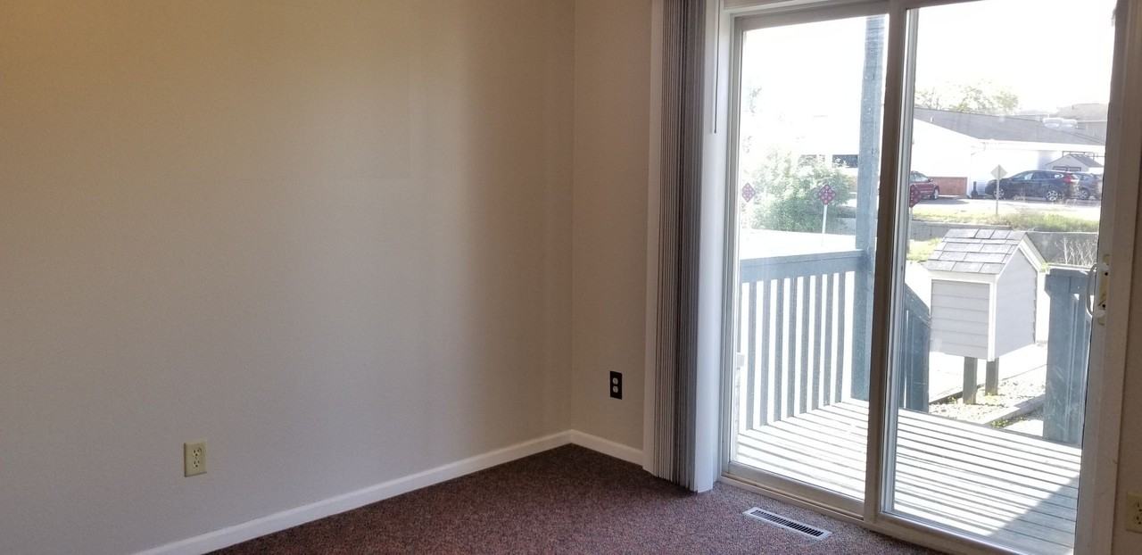 921 W 20th Street - Photo 7 of 24