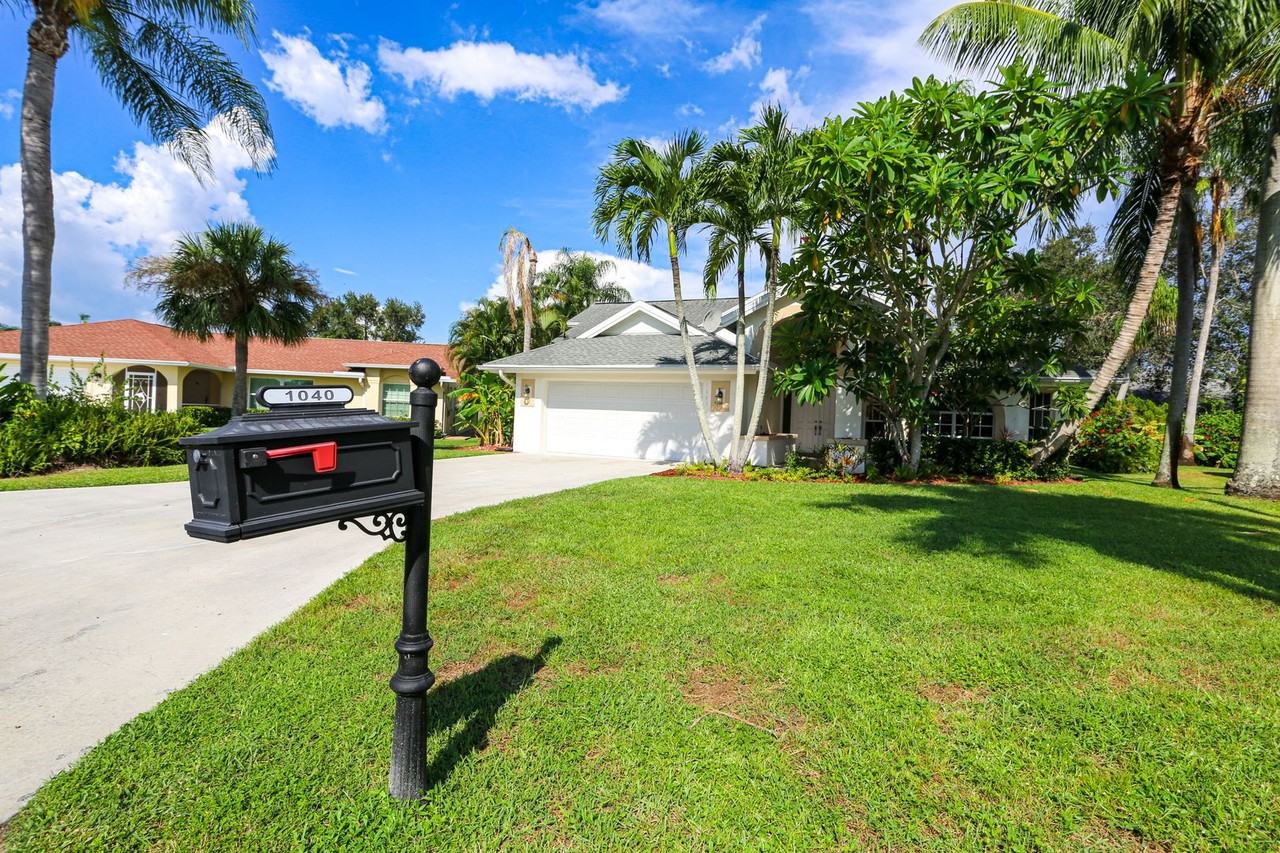 1040 Moon Lake Dr - Photo 4 of 34