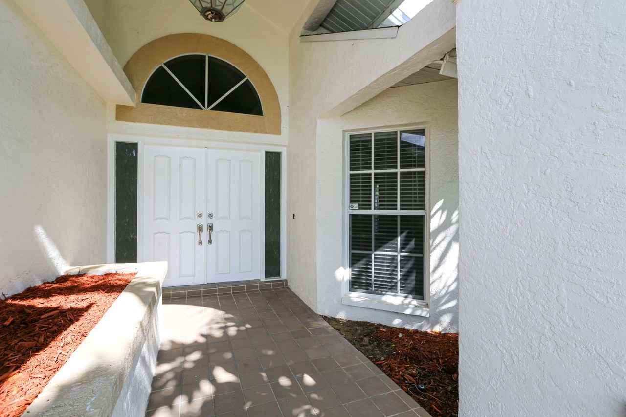 1040 Moon Lake Dr - Photo 5 of 34