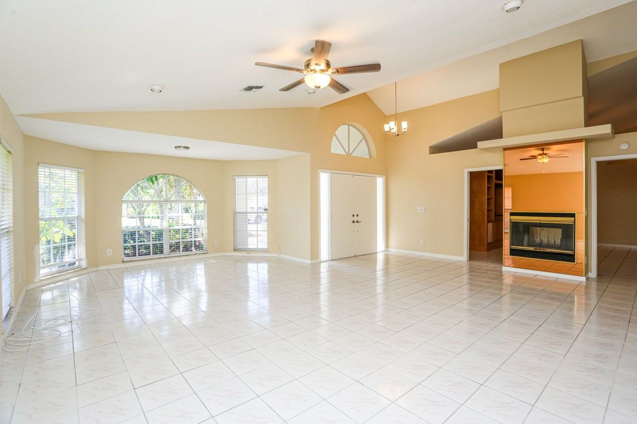 1040 Moon Lake Dr - Photo 6 of 34