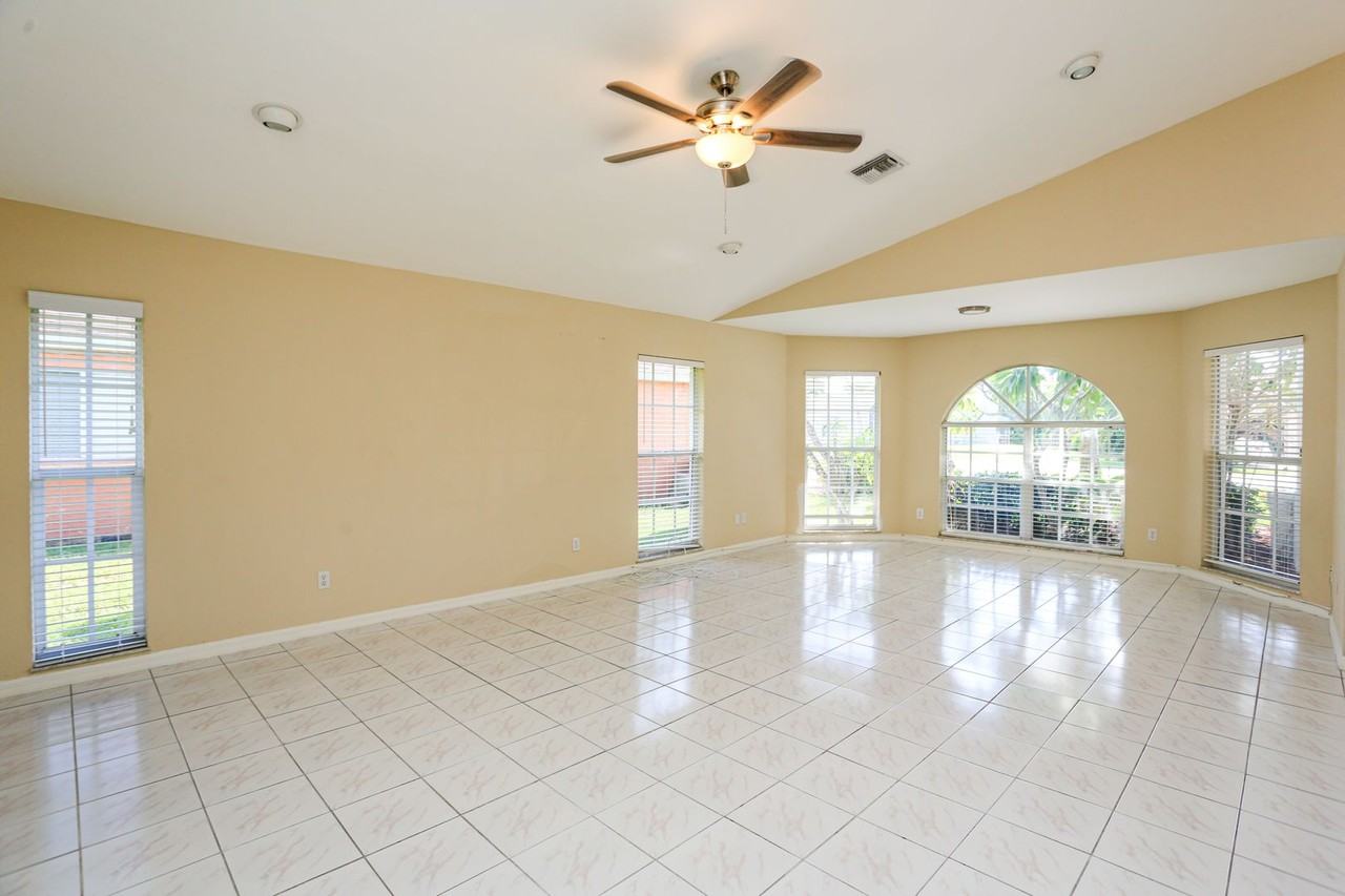 1040 Moon Lake Dr - Photo 7 of 34