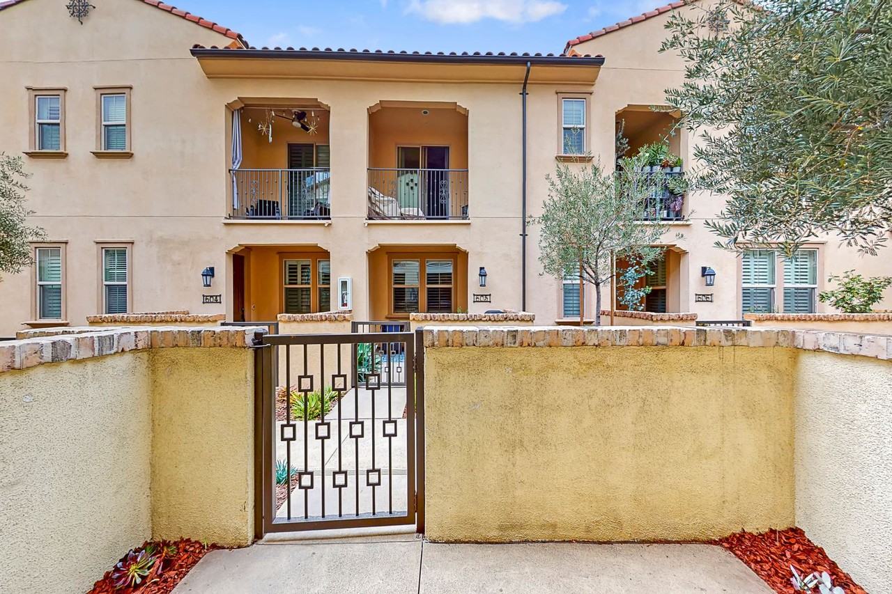 400 El Paseo - Photo 3 of 28