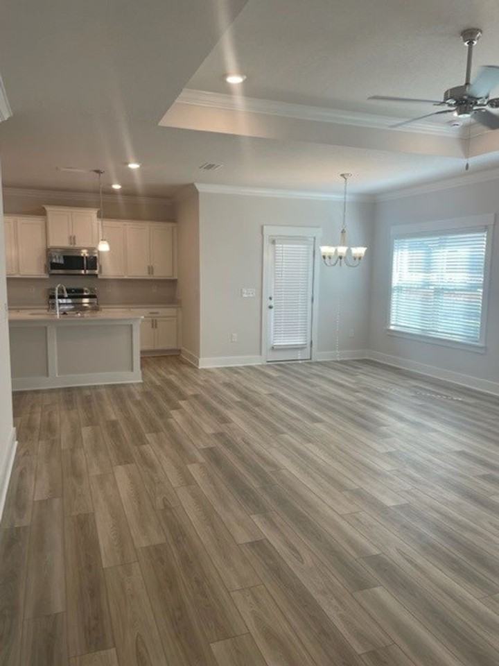 1718 Grouse St - Photo 3 of 18