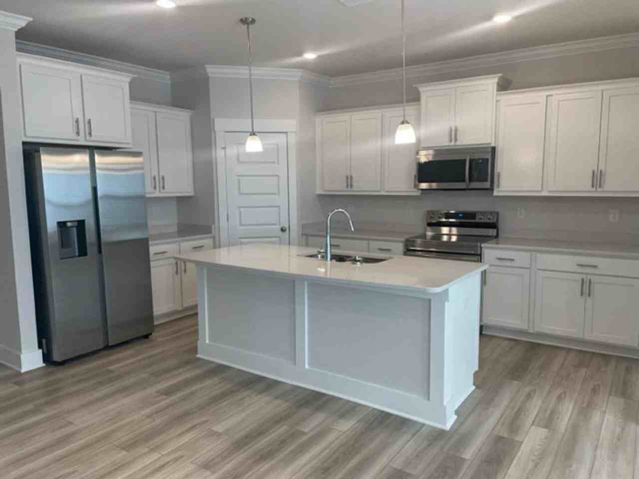 1718 Grouse St - Photo 4 of 18