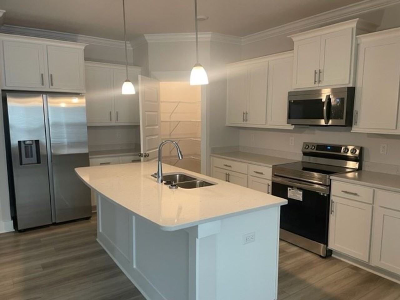 1718 Grouse St - Photo 5 of 18