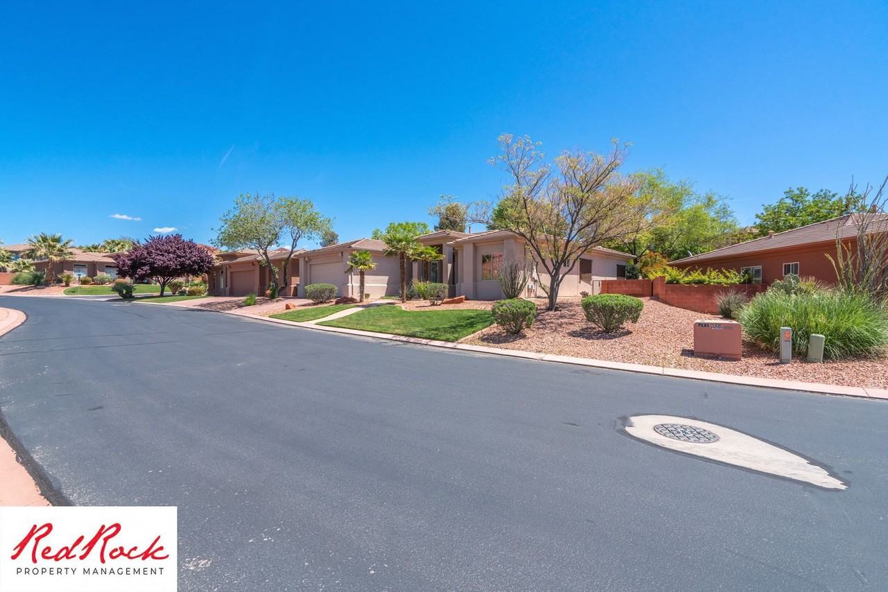 1640 N Roadrunner Dr - Photo 2 of 50