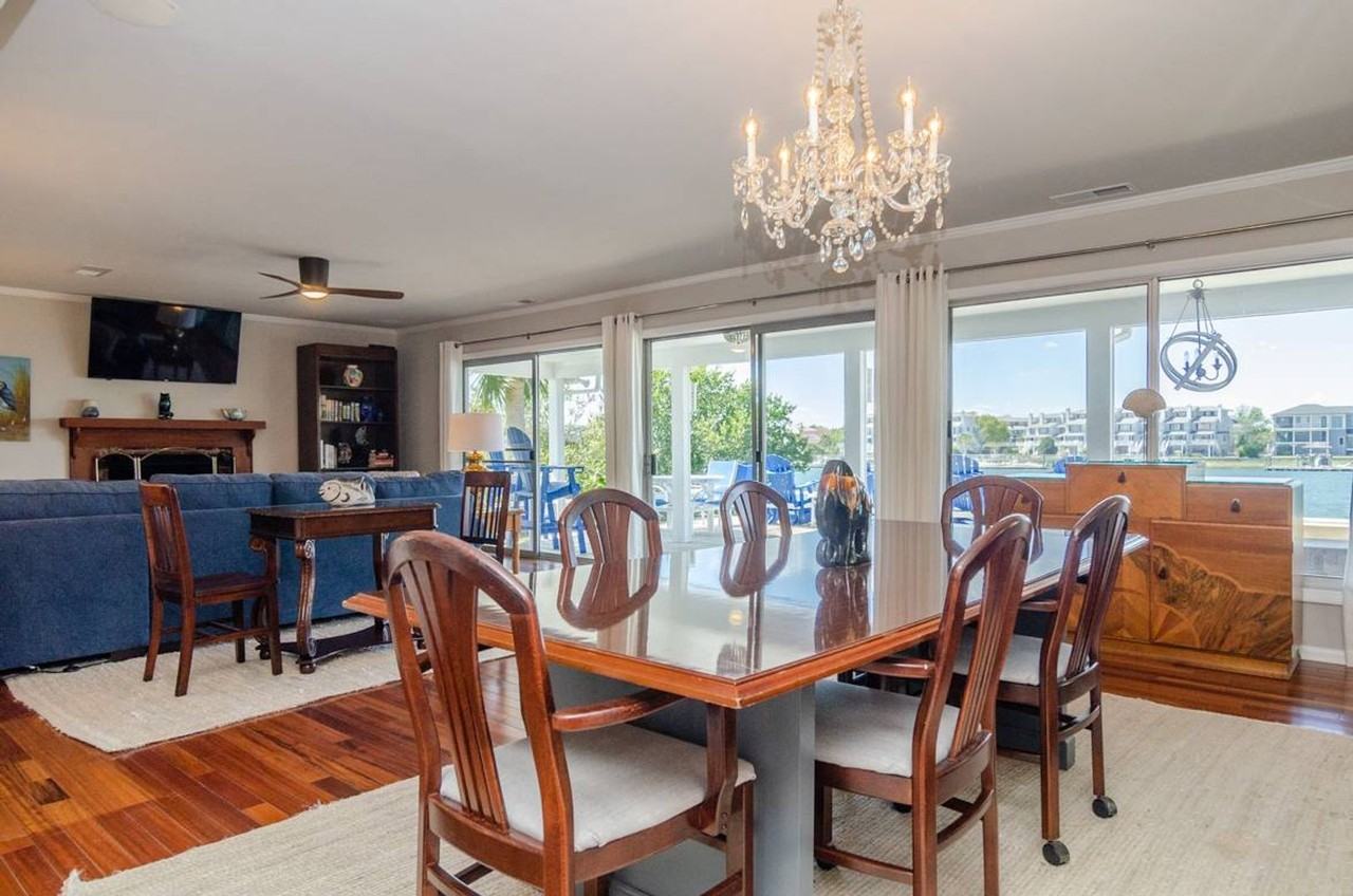 32 Greensboro St W - Photo 3 of 50