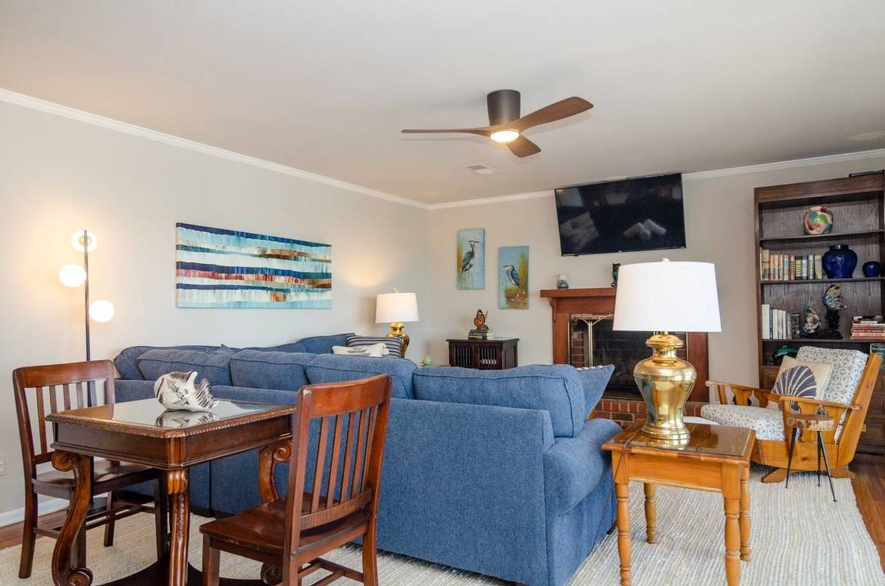 32 Greensboro St W - Photo 5 of 50