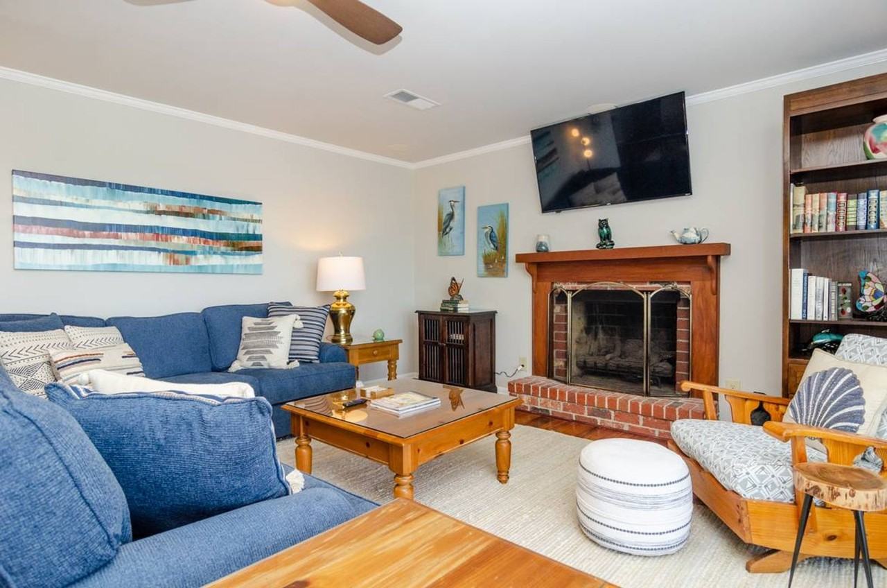 32 Greensboro St W - Photo 6 of 50