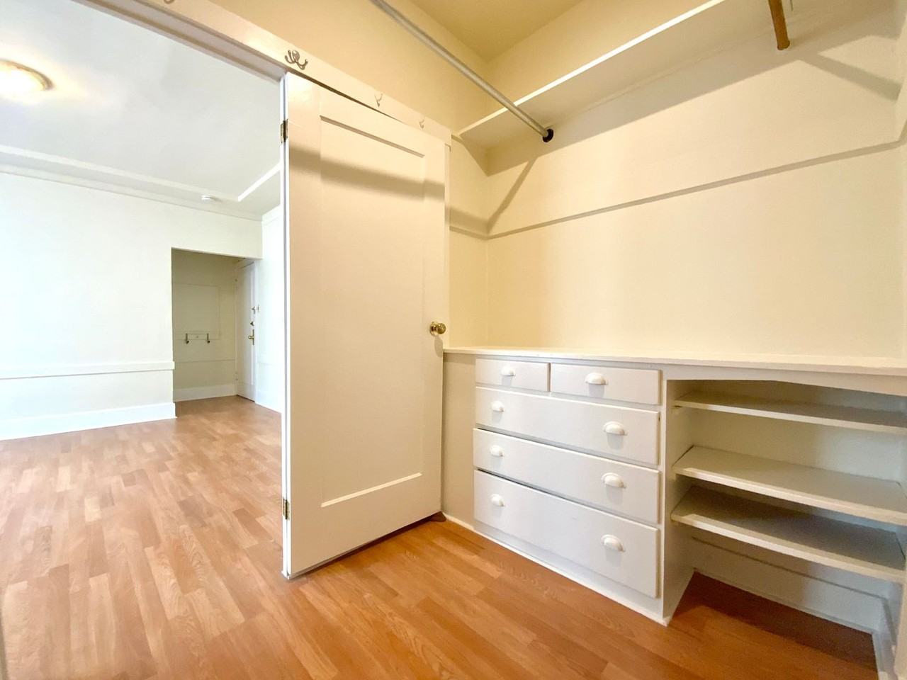 1730 Hyde St - Photo 4 of 19