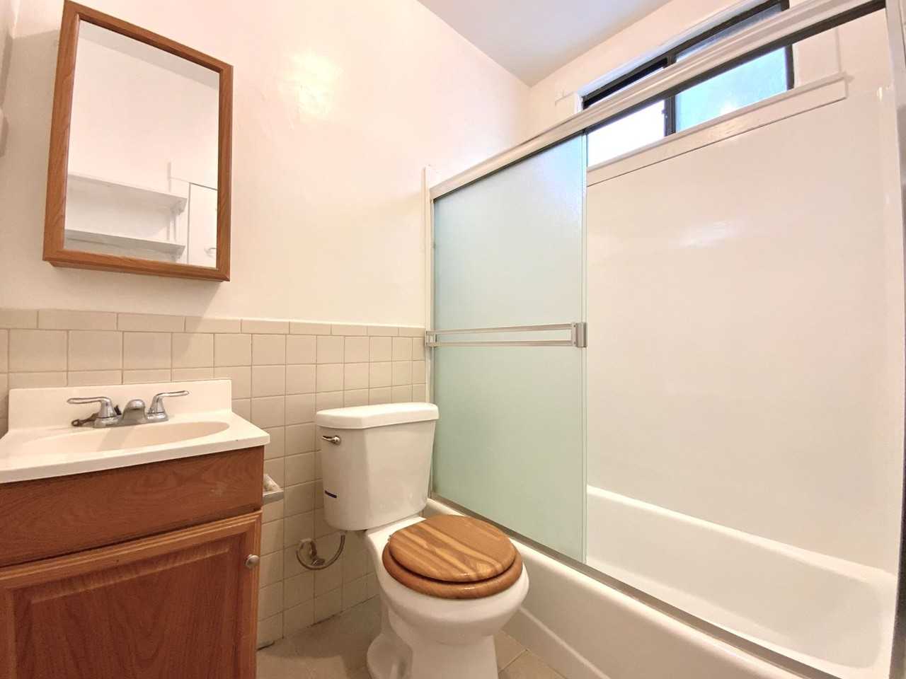 1730 Hyde St - Photo 6 of 19