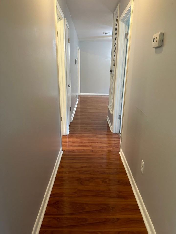 121 Deerwood Court - Photo 7 of 13