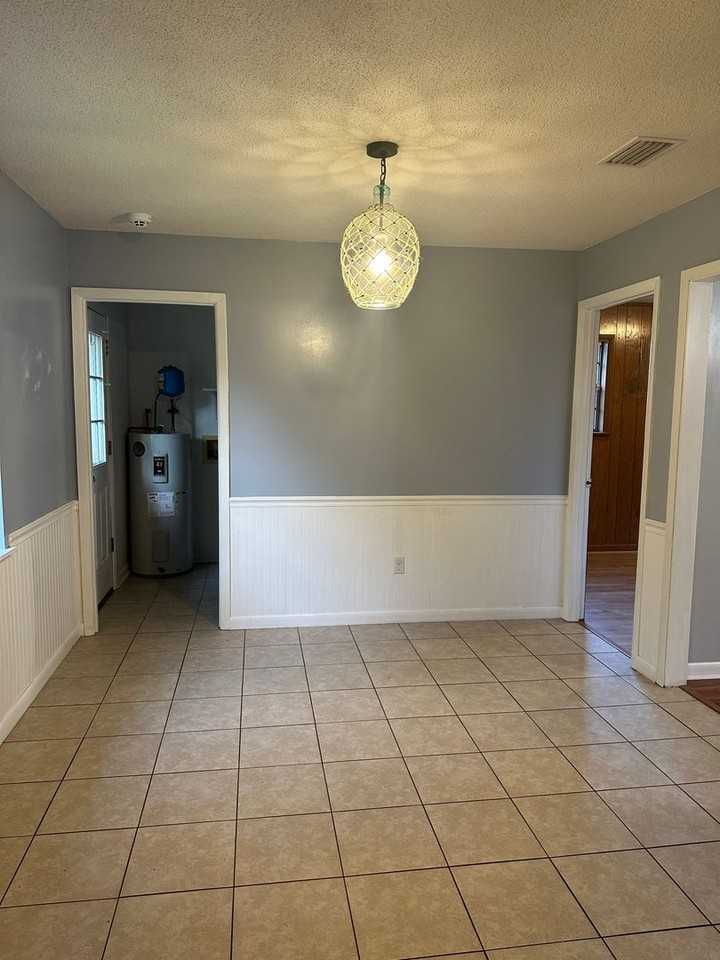 121 Deerwood Court - Photo 4 of 13