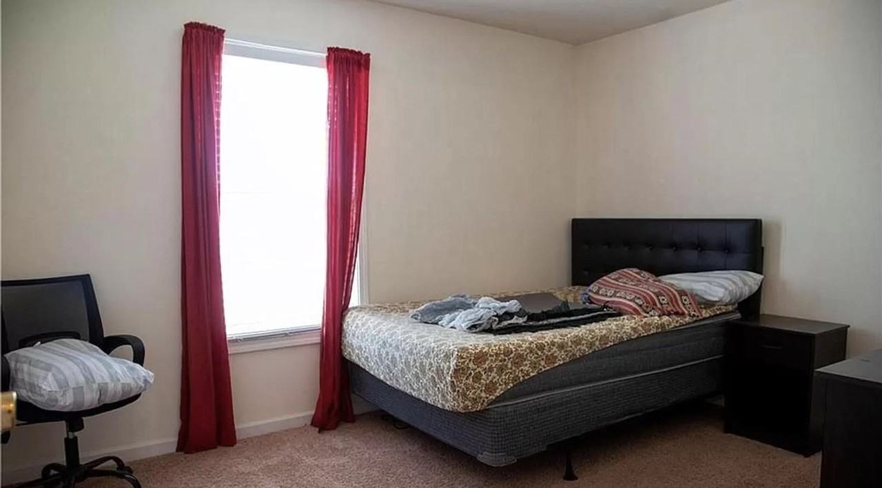 1138 Plaza Walk Dr - Photo 4 of 7