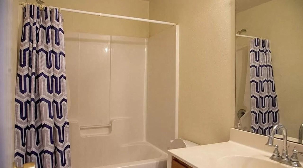 1138 Plaza Walk Dr - Photo 5 of 7