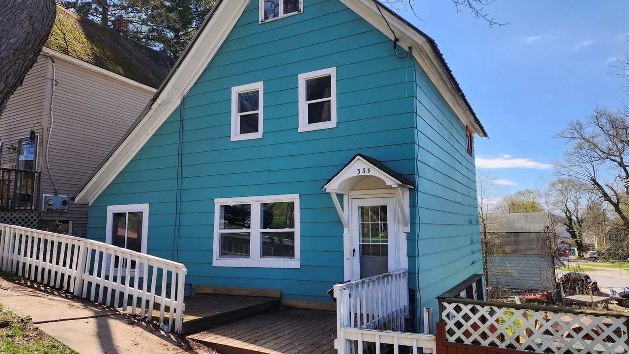 333 N 6th St - Photo 2 of 12