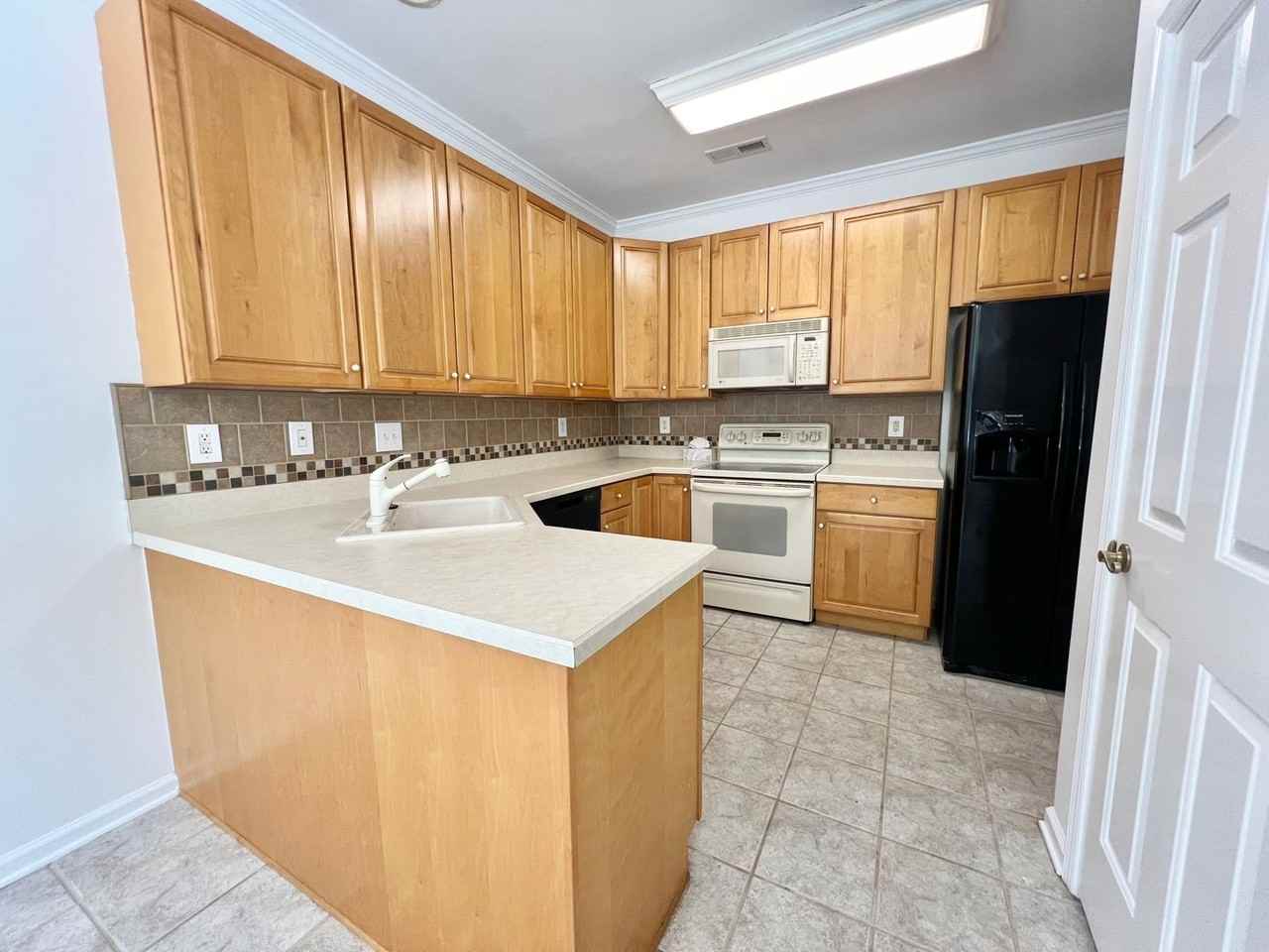 1225 Hogan Grn - Photo 2 of 28