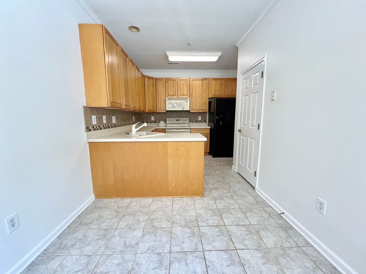 1225 Hogan Grn - Photo 3 of 28