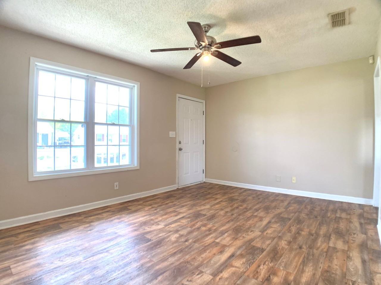 1112 Keith Ave - Photo 3 of 12