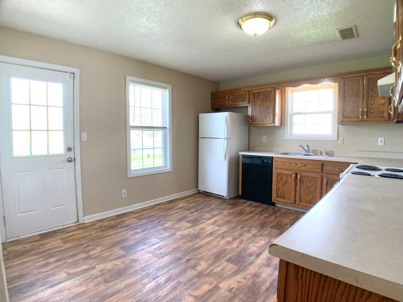 1112 Keith Ave - Photo 4 of 12