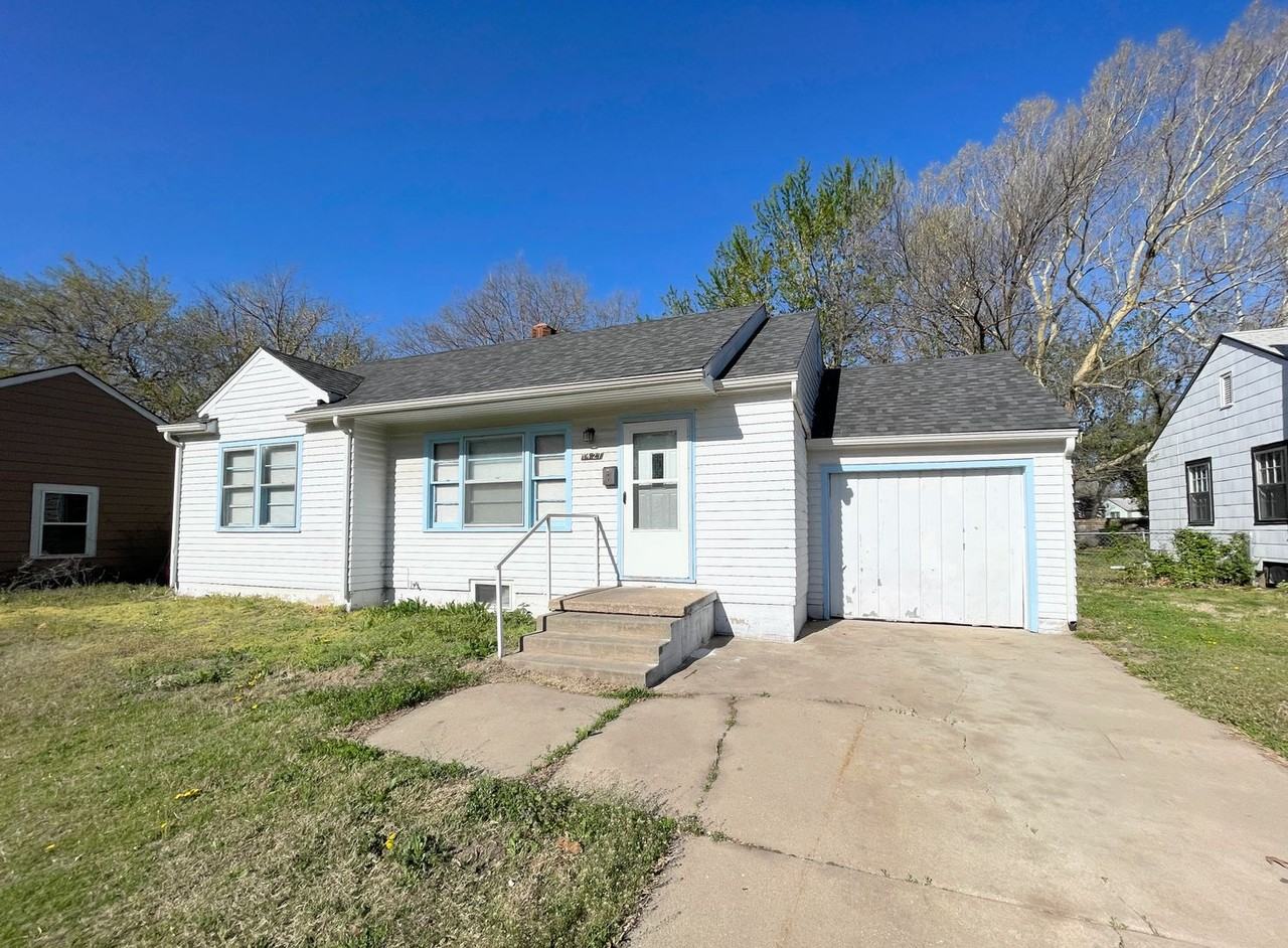 1427 Harding St - Photo 2 of 25
