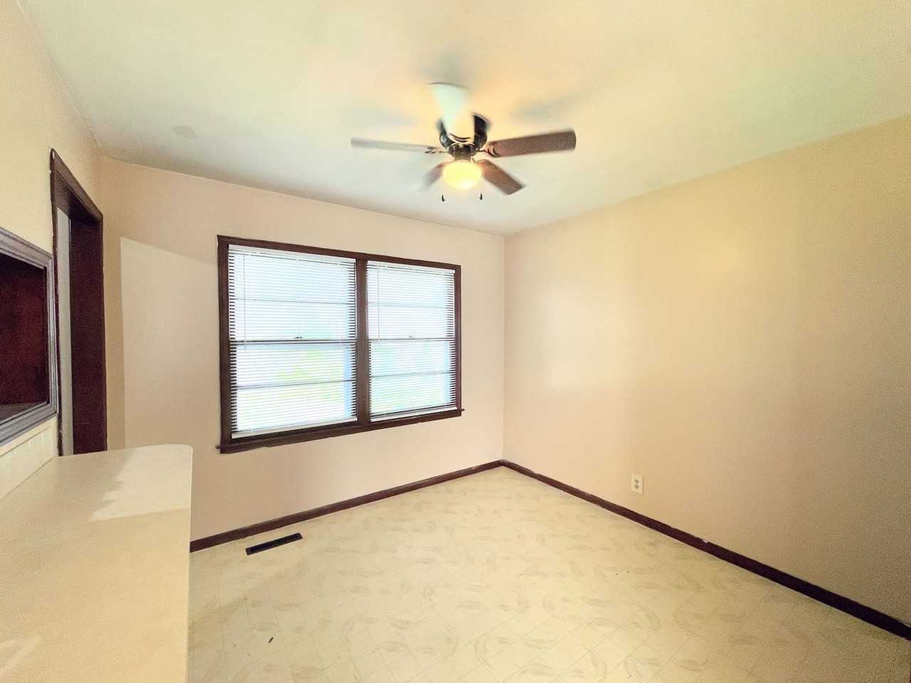 1427 Harding St - Photo 5 of 25