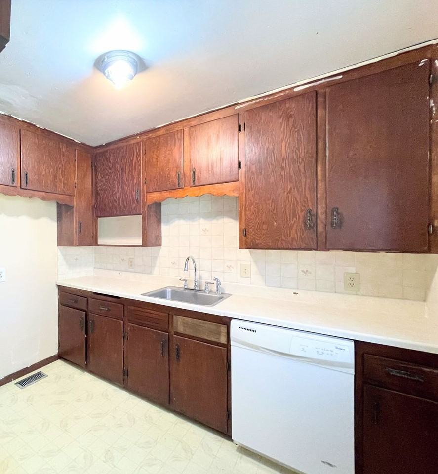 1427 Harding St - Photo 7 of 25