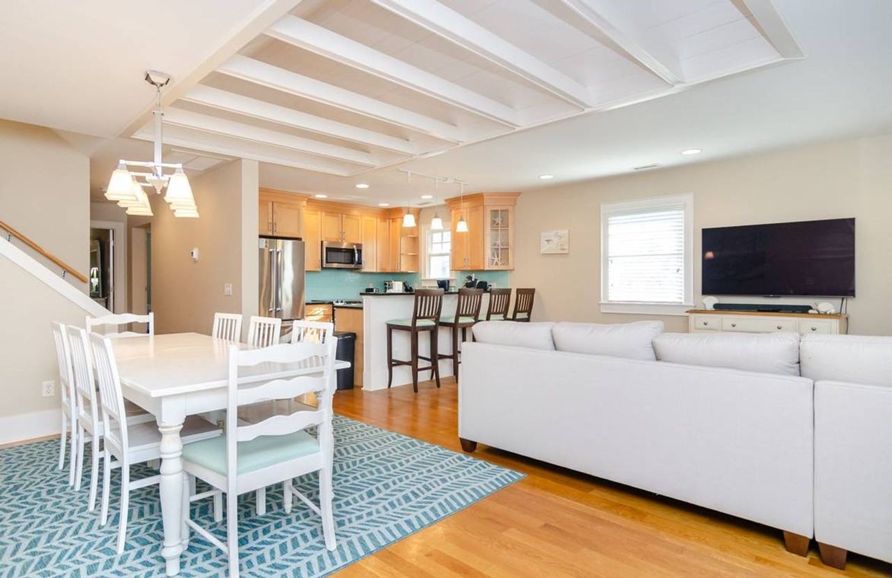 821 Schloss Street - Photo 2 of 44