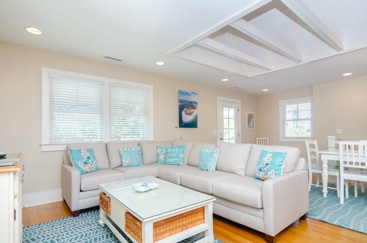 821 Schloss Street - Photo 3 of 44