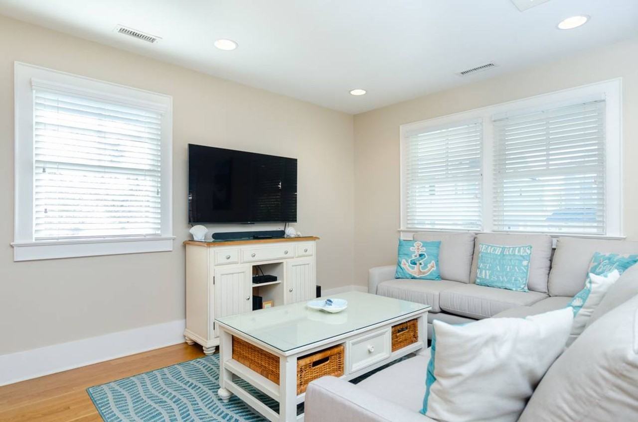 821 Schloss Street - Photo 4 of 44