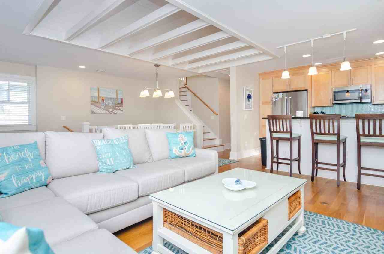 821 Schloss Street - Photo 5 of 44