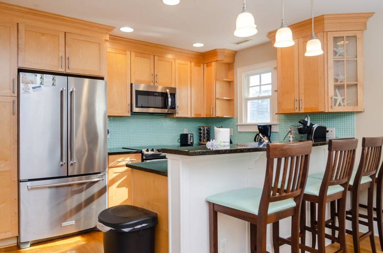 821 Schloss Street - Photo 6 of 44