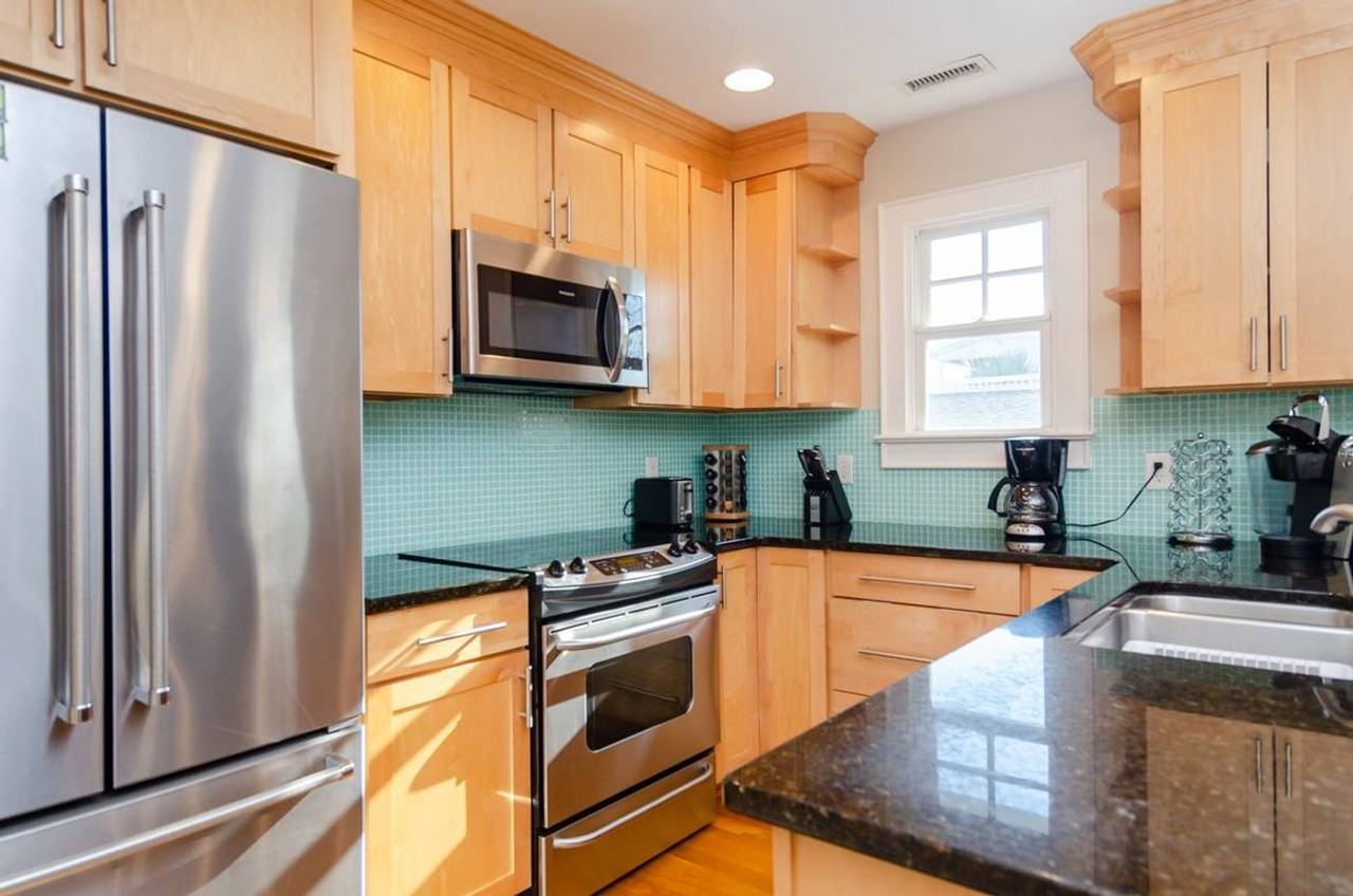 821 Schloss Street - Photo 7 of 44