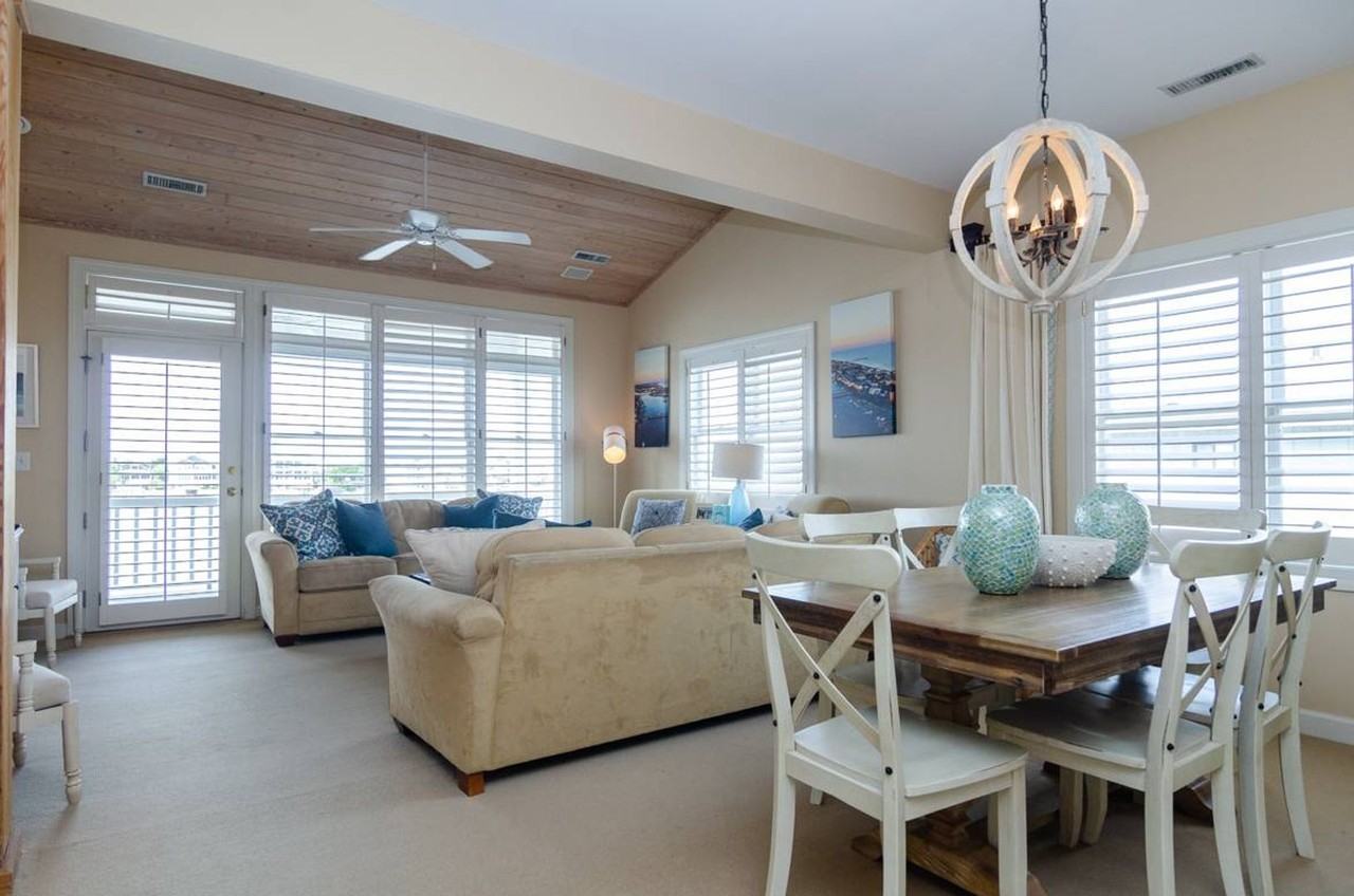 10 Columbia St W - Photo 5 of 34