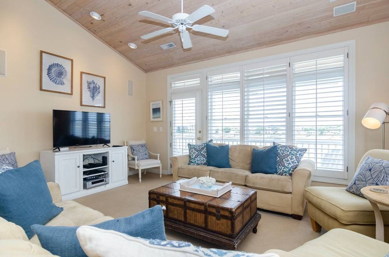 10 Columbia St W - Photo 7 of 34