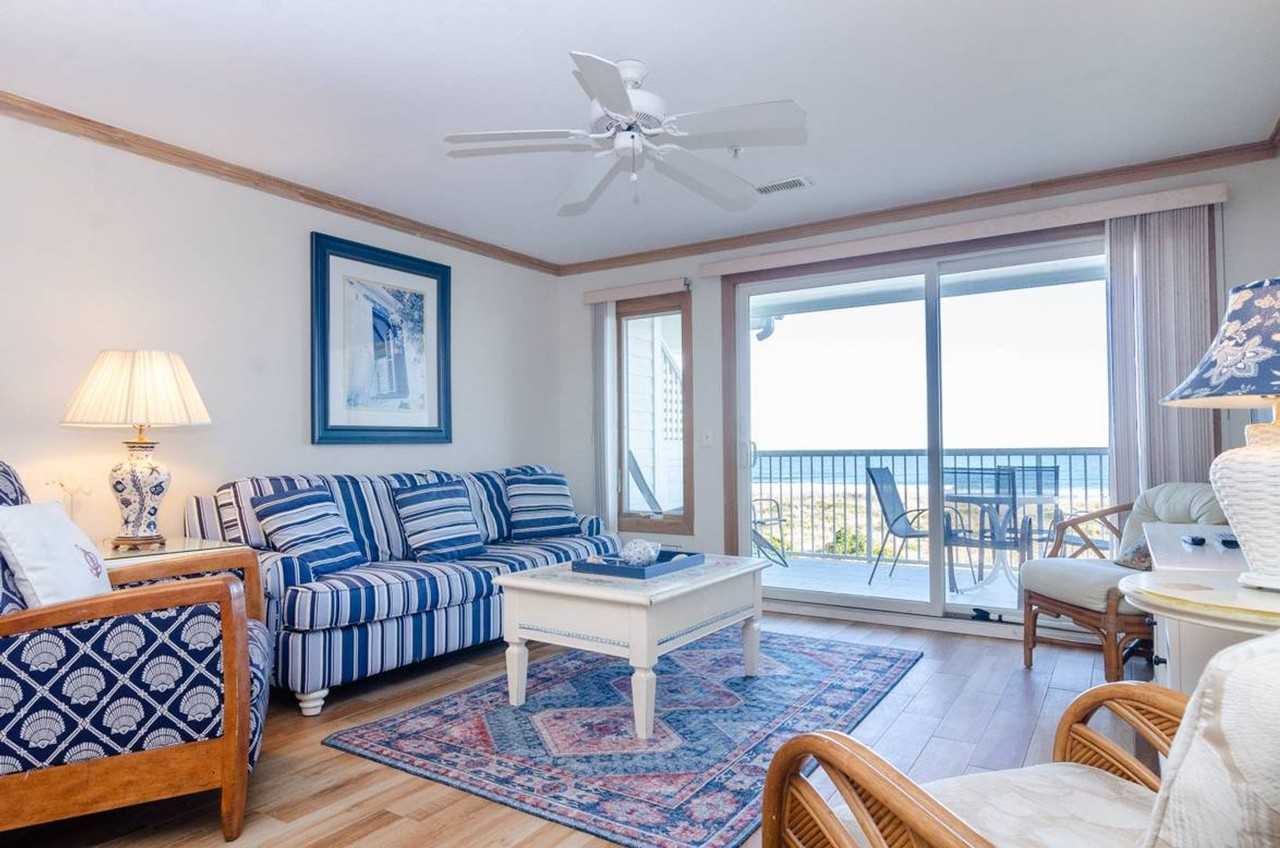 2510 N Lumina Ave - Photo 2 of 32