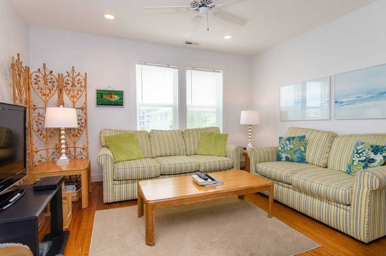 8 Sunset Ave Apt B - Photo 3 of 25