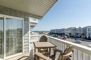 featured image of 1102 N Lumina Ave