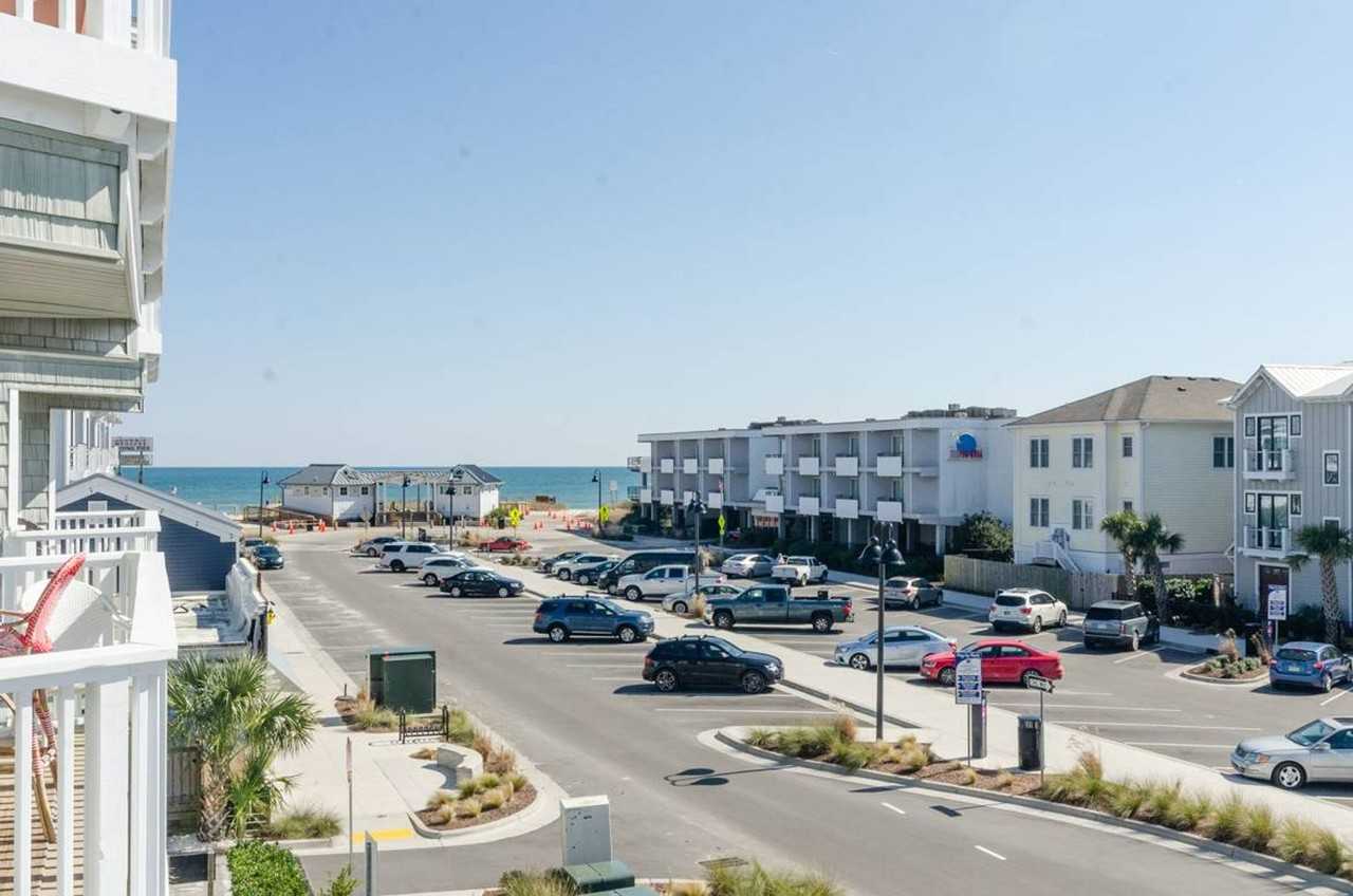 1102 N Lumina Ave - Photo 4 of 20