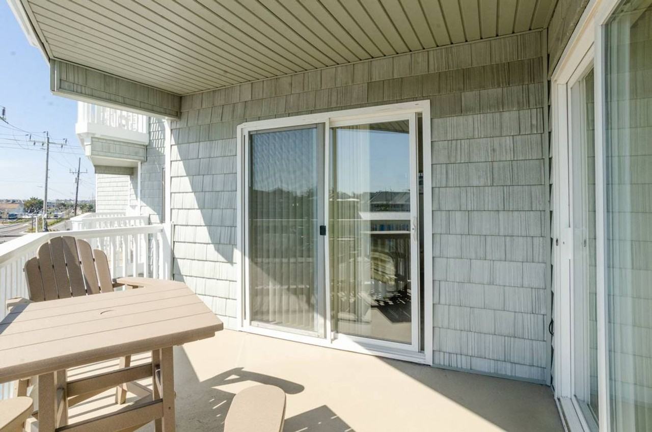 1102 N Lumina Ave - Photo 5 of 20