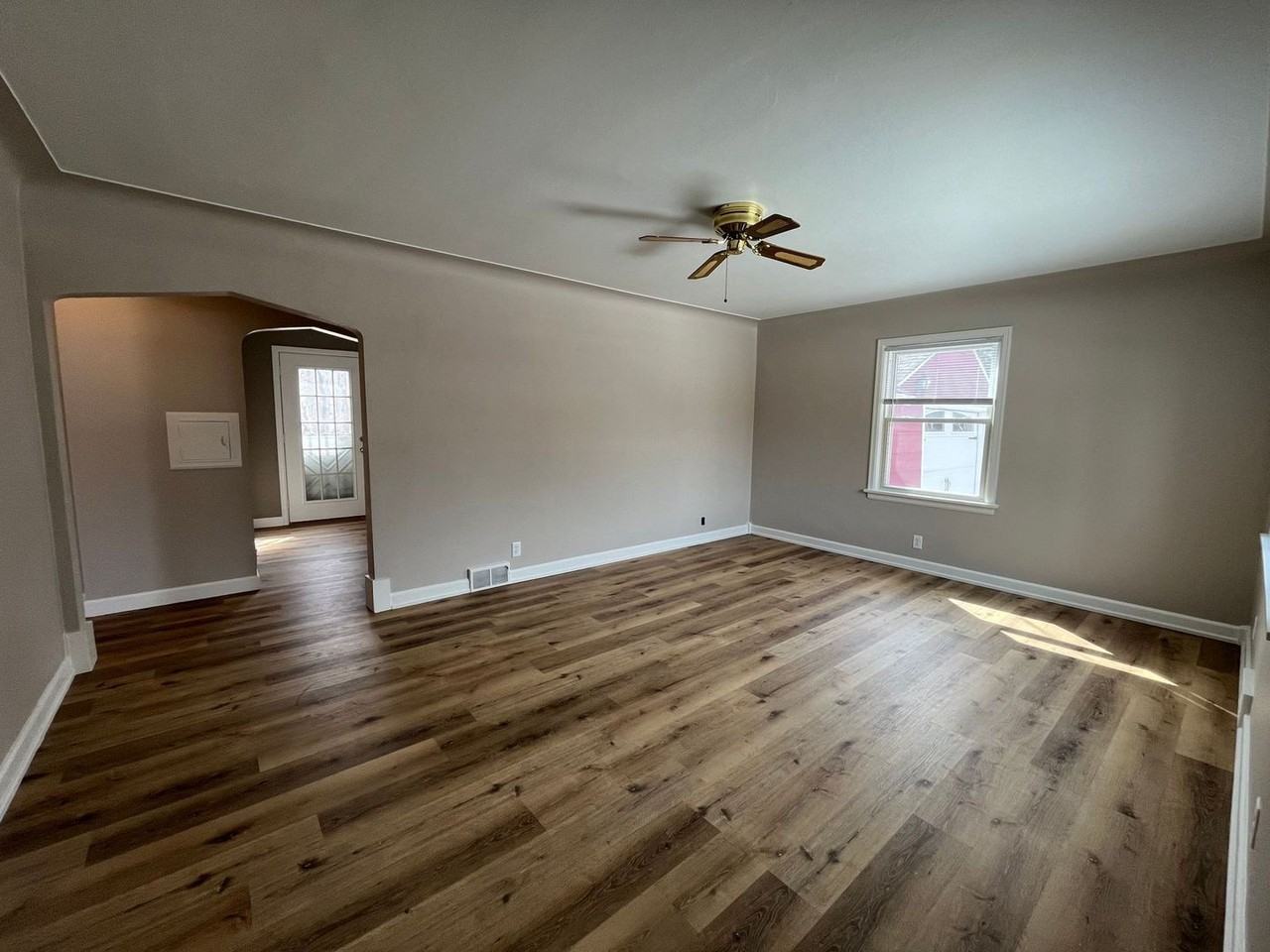 9318 Zimmerly Ave - Photo 4 of 35