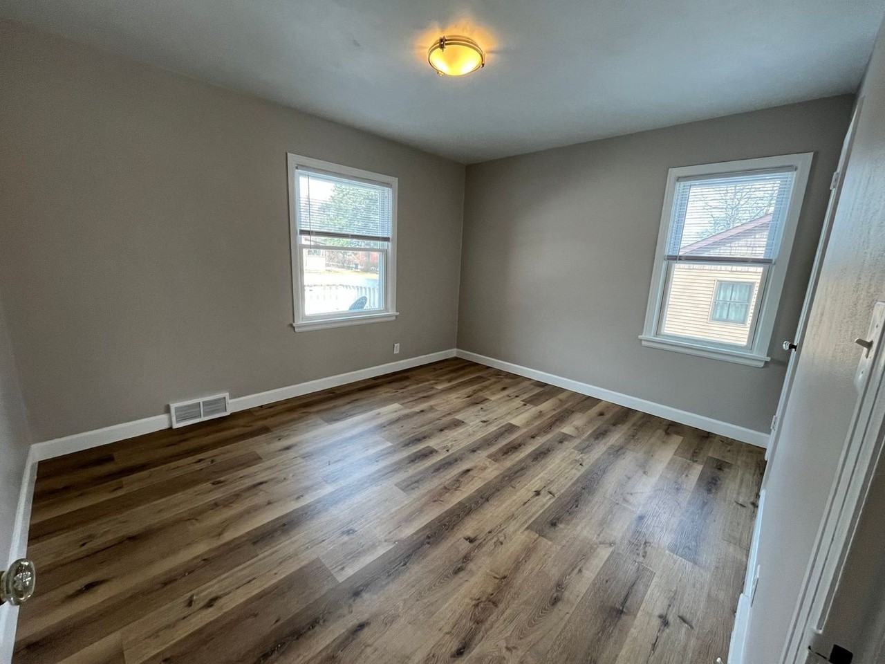 9318 Zimmerly Ave - Photo 6 of 35
