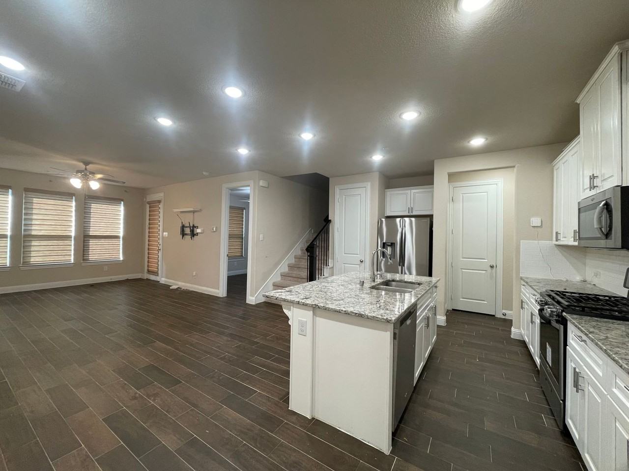 1038 Mj Brown St - Photo 2 of 29