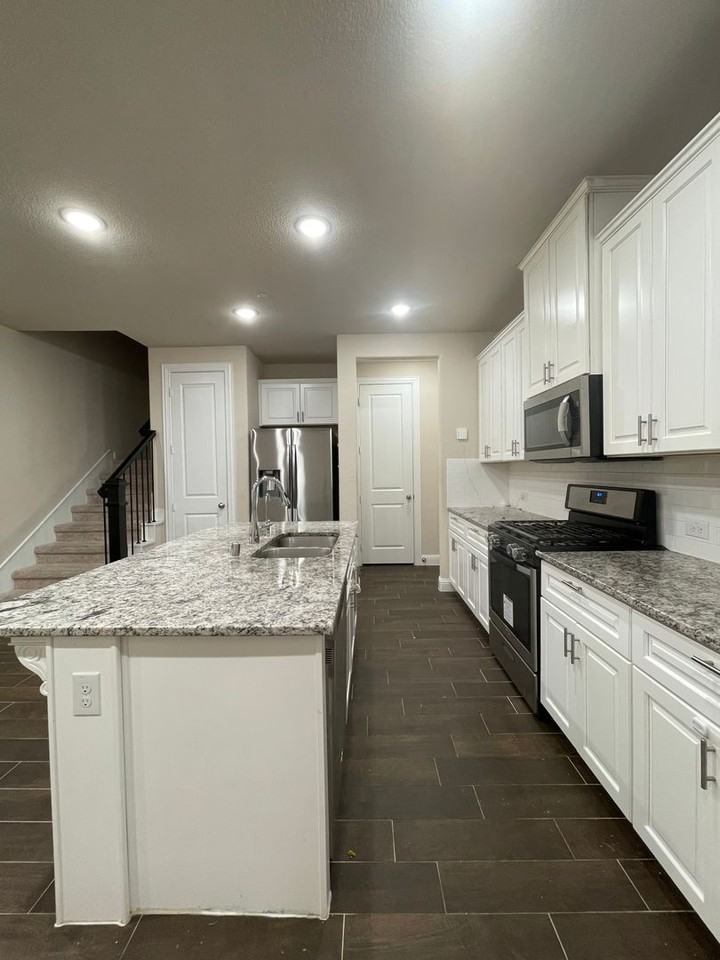 1038 Mj Brown St - Photo 3 of 29